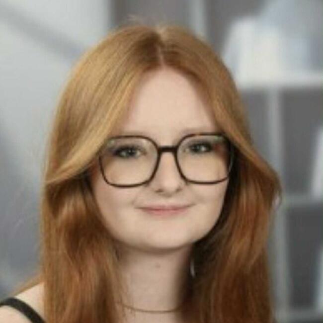 Babysitter in Mont-Saint-Aignan: Emy