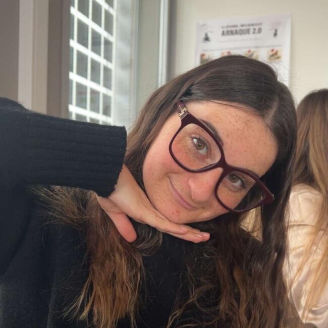 Babysitter in Castets-en-Dorthe: Brune