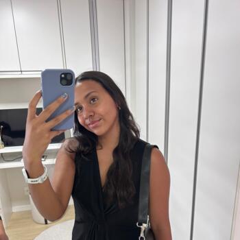 Babysitter in Itajaí: Angela Caroline