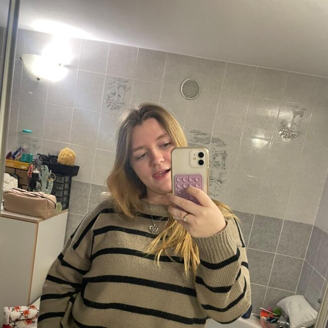 Babysitter in Bourbon-Lancy: Emy