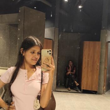 Babysitter Delhi: Anshika