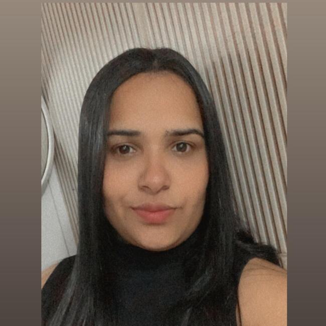 Babysitter in Cortês: Camila