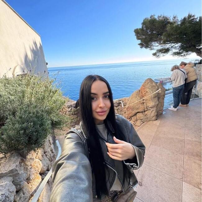 Job de babysitting în Бэлць: Eugenia