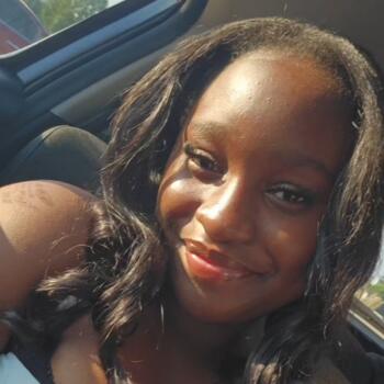 Babysitter in Moline: Karmelia