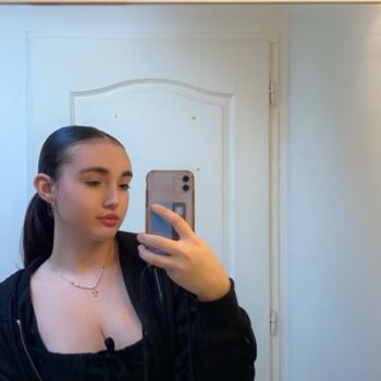 Babysitter in La Ferté-Alais: Léna