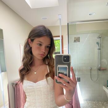 Baby-sitter in Victoria: Ana-Sofia