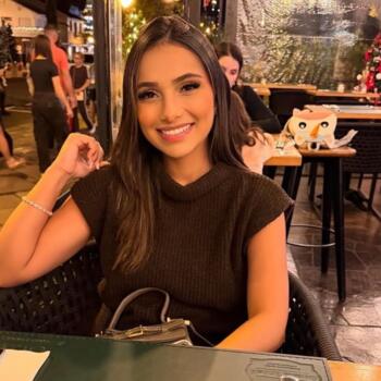 Emprego de babá em Araruama: emprego de babá Viviane