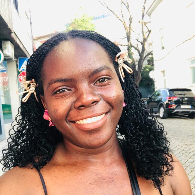 Babysitter in Porto: Eugénia Bengui