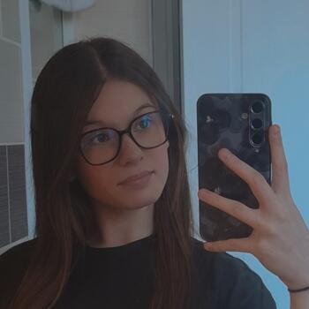 בייביסיטר ב- וילנב-ד'אסק: Clara