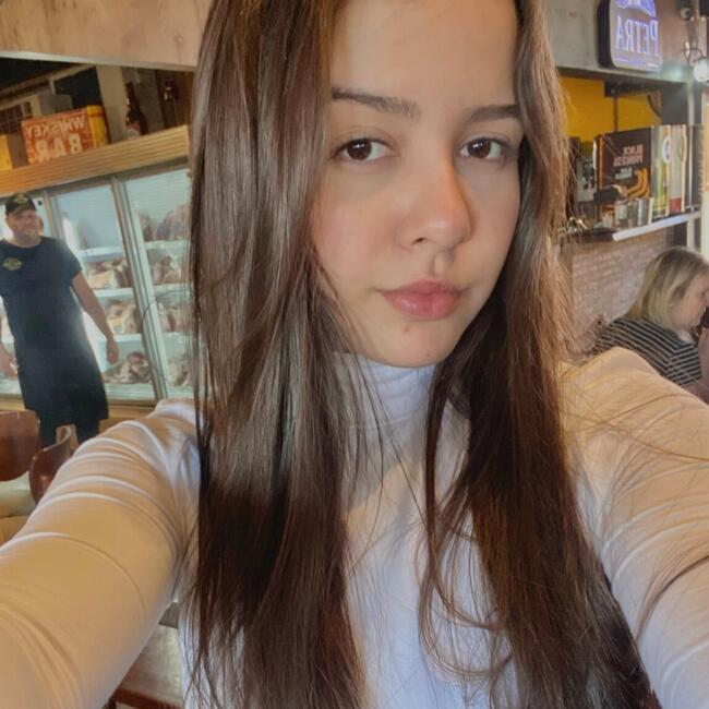 Babysitter in Uberlândia: Giovanna