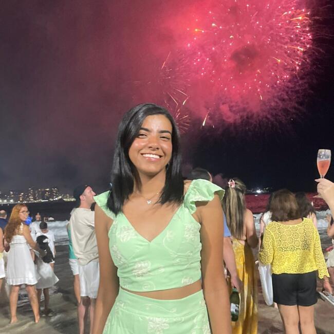 Babysitter in Guarujá: Mirelly