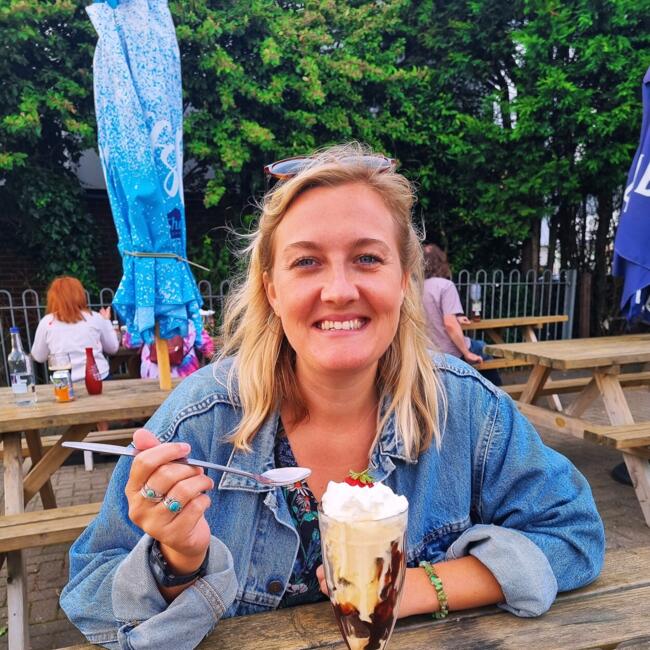 Babysitter in Nelson: Emily