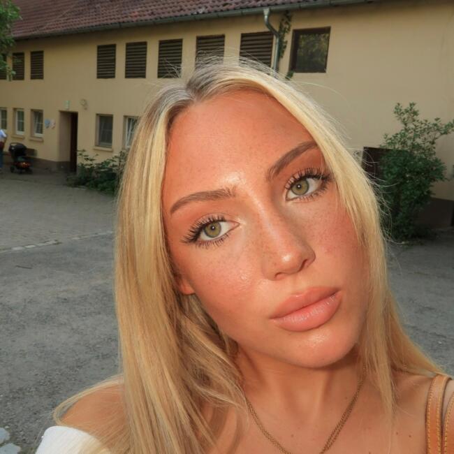 Babysitter in Meckenheim: Viv