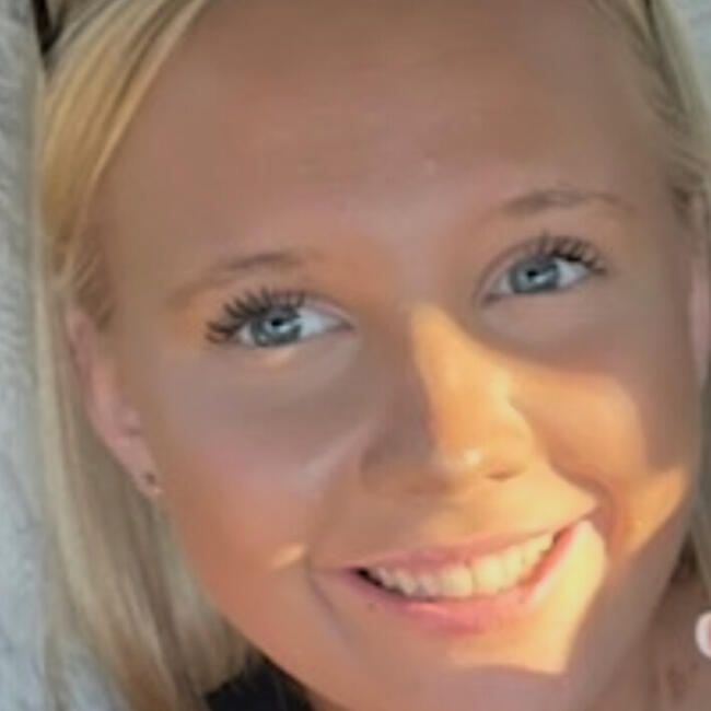 Barnevakt i Langhus: Karoline