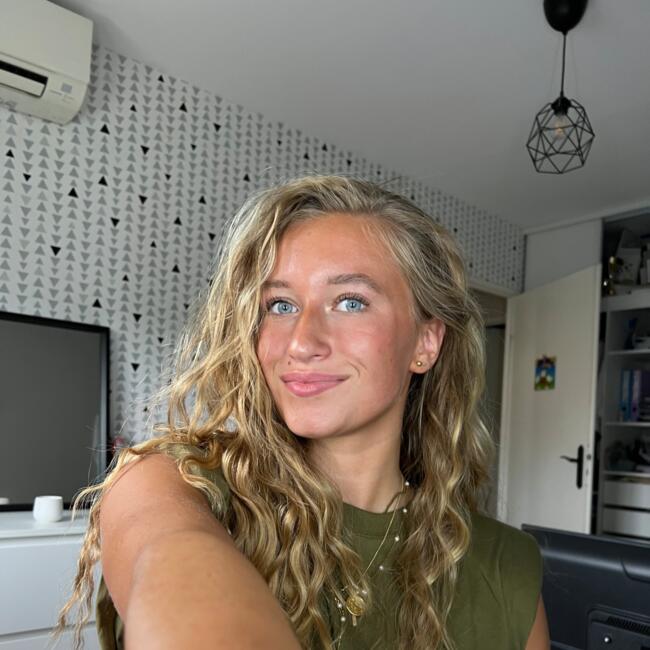 Babysitter in Bailly-Romainvilliers: Emma