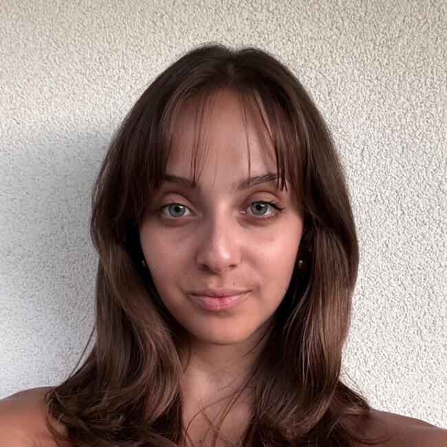 Babysitter in Écublens: Anna