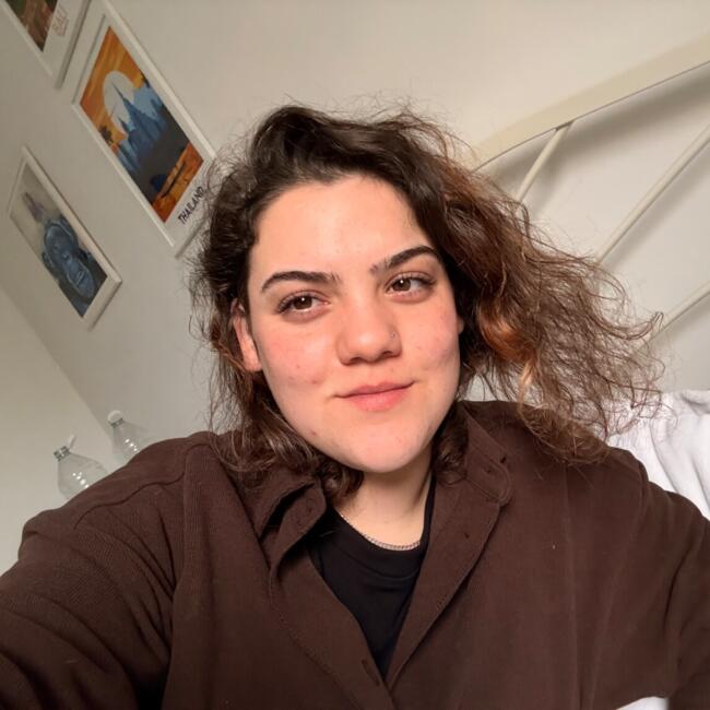 Babysitter in Chessington: Laura
