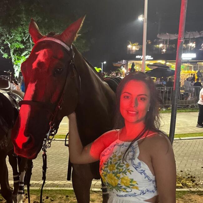 Emprego de babá em Guarapuava: Daniele