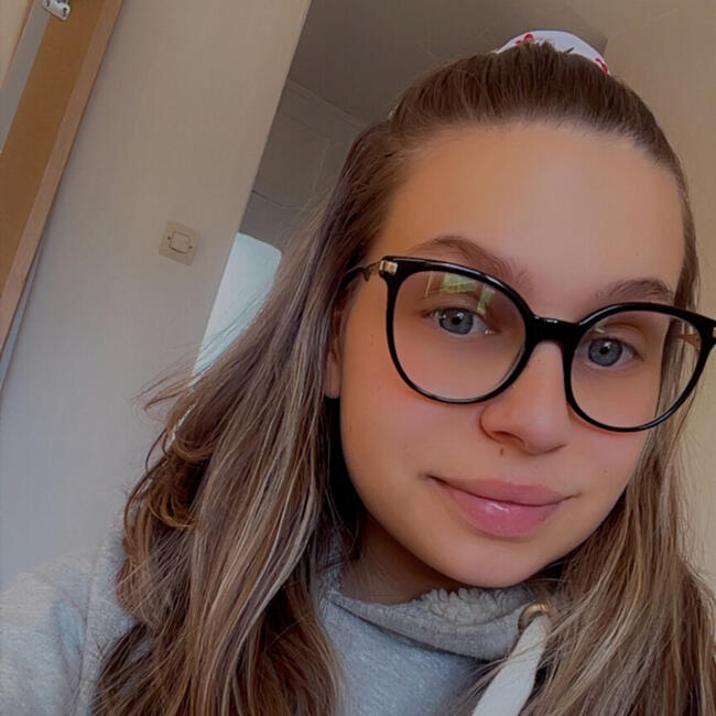 Babysitter in Cluses: Cassy