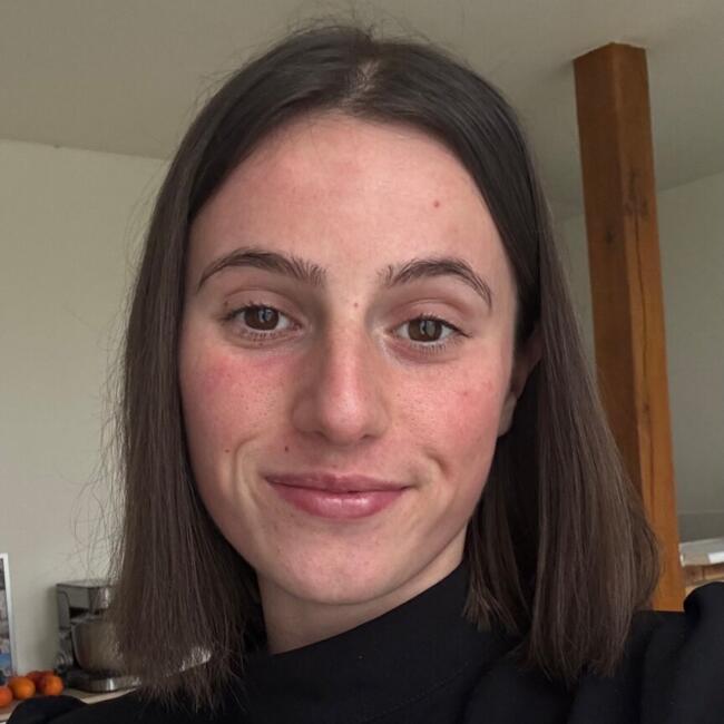 Babysitter in Oussoy-en-Gâtinais: Emma