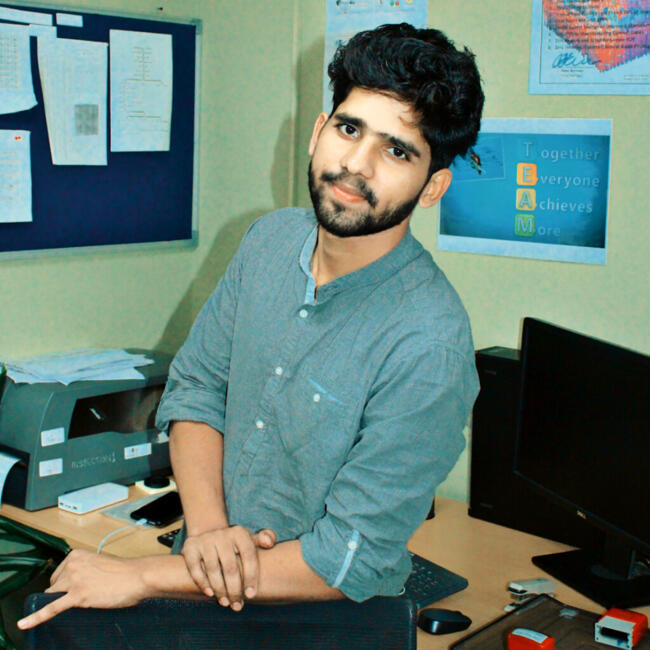 وظيفة جليسة أطفال في Jazīrat Abū Z̧aby: Humayon Asad