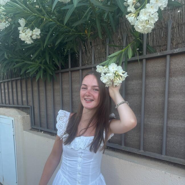 Babysitter in Tonypandy: Seren