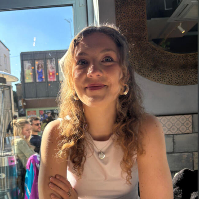 Babysitter in Paris: Róisín