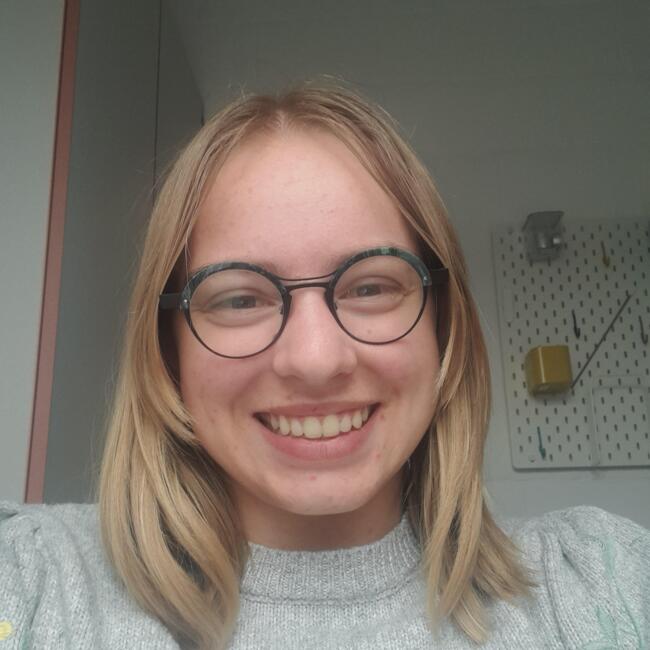 Babysitter in Lommel: Eva