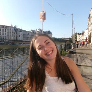 Babysitter in Bordeaux: Emma