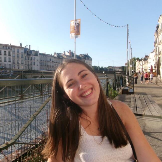 Babysitter in Bordeaux: Emma