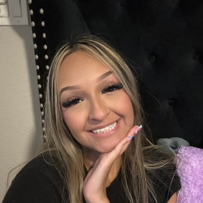 Babysitter in Cypress Falls Estates: Delilah