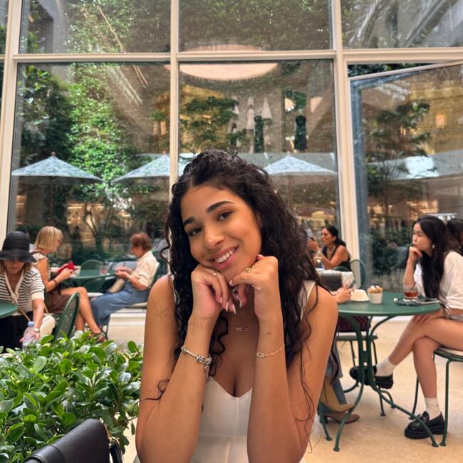 Babysitter in Paris: Yasmine