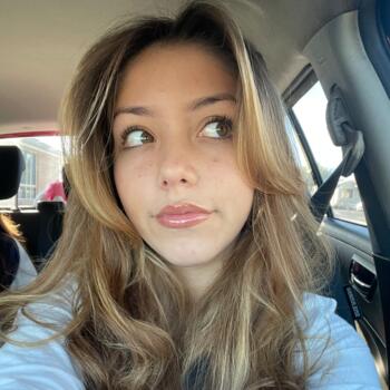 Babysitter in Urunga: Isabella