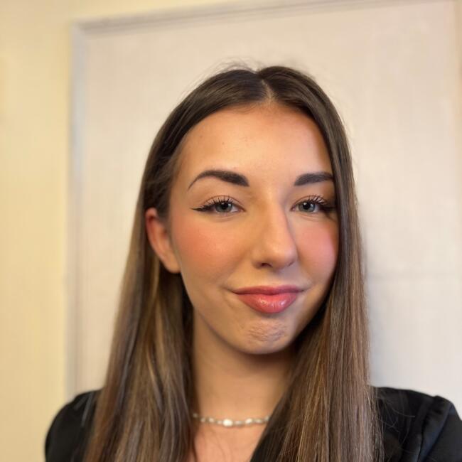 Babysitter in Dainville: Anyssa