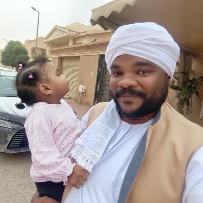 وظيفة جليسة أطفال في الرياض: Abubaker