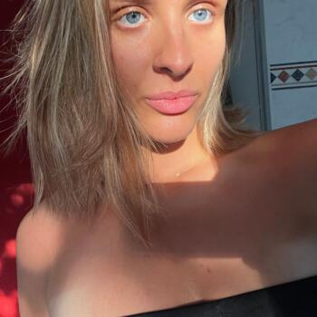 Nanny in Toulouse: Mina