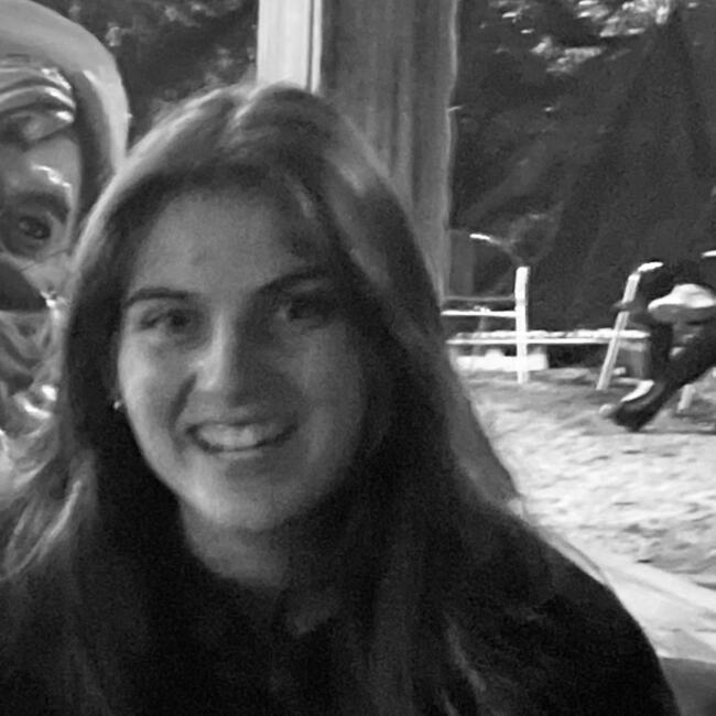 Babysitter in Saint-Médard-en-Jalles: Charlotte