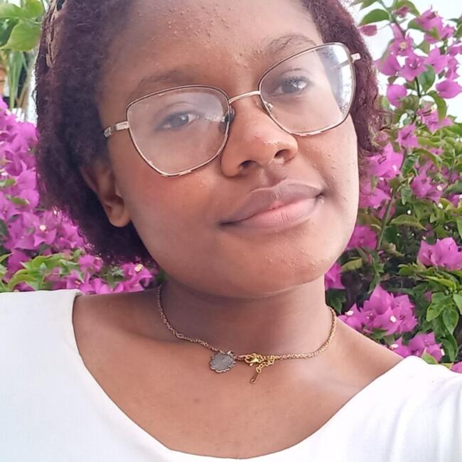 Babysitter in São Pedro da Aldeia: Emylli