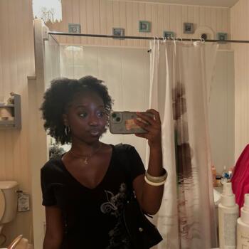 Babysitter in Saint-Michel-en-Grève: Ange