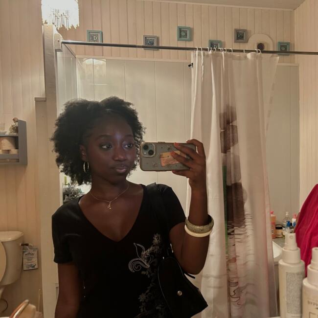 Babysitter in Saint-Michel-en-Grève: Ange