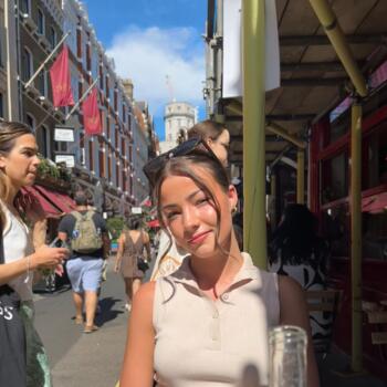Babysitter in Paris: Isabelle