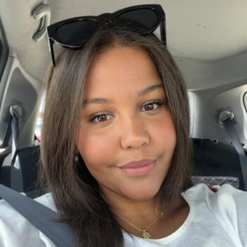 Babysitter in Sydney: Isabella