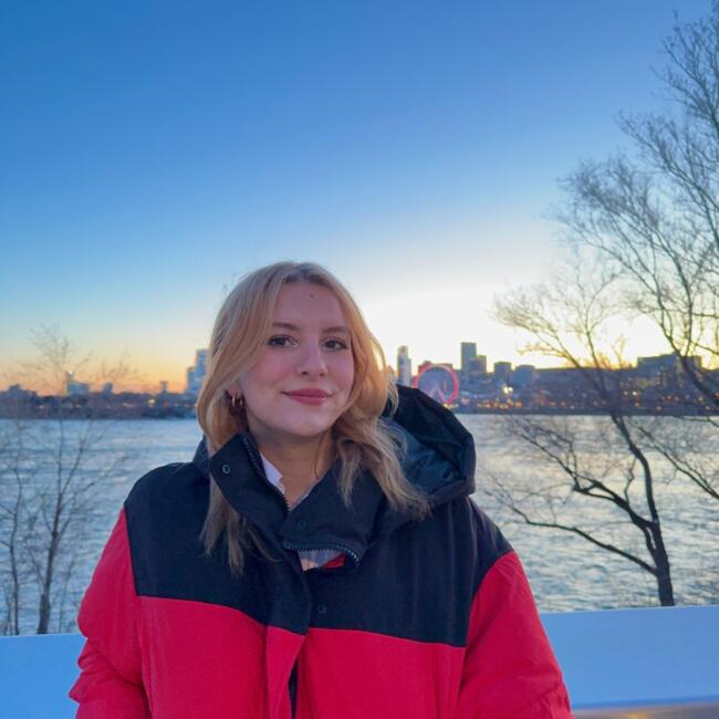 Babysitter in Montreal: Amandine