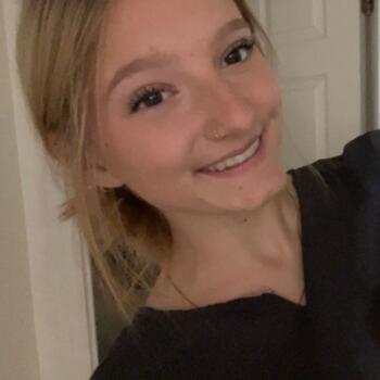 Babysitter in Paisley: Alessa