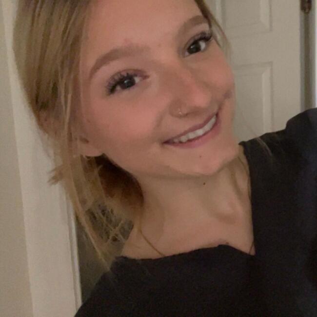 Babysitter in Paisley: Alessa