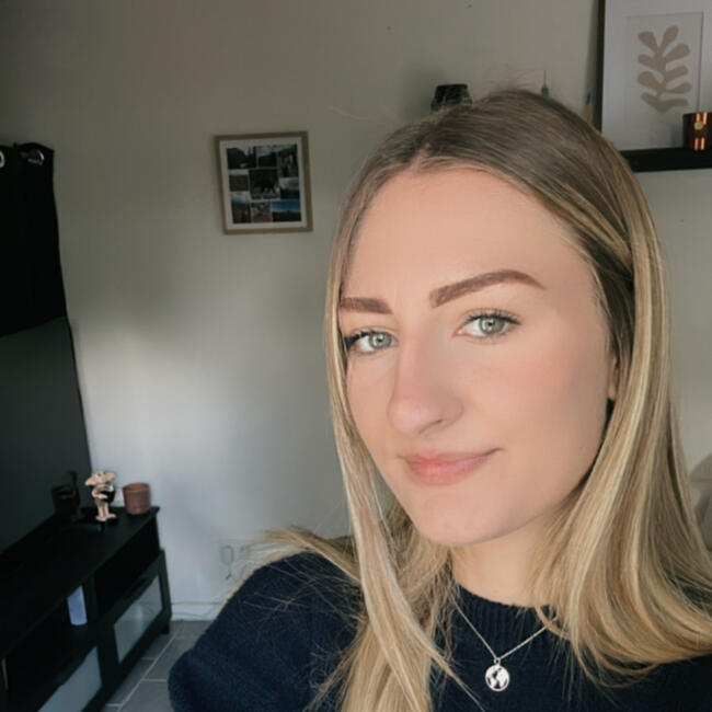 Babysitter in Le Luc: Lisa