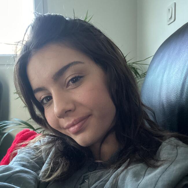 Job de garde d'enfants à Courlandon: Eléna