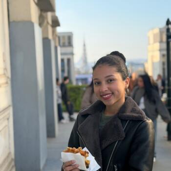 Babysitter in Ixelles-Elsene: Karina