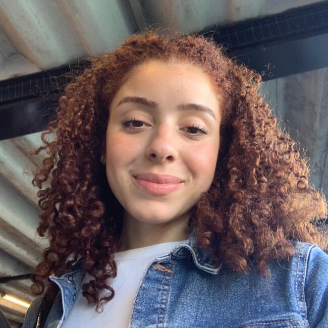 Babysitter in Almada: Thamyres