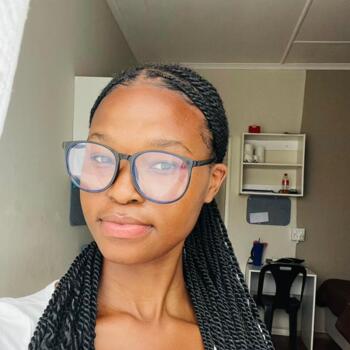 Babysitter East London: Sinazo